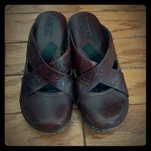 Born crisscross clog size 38